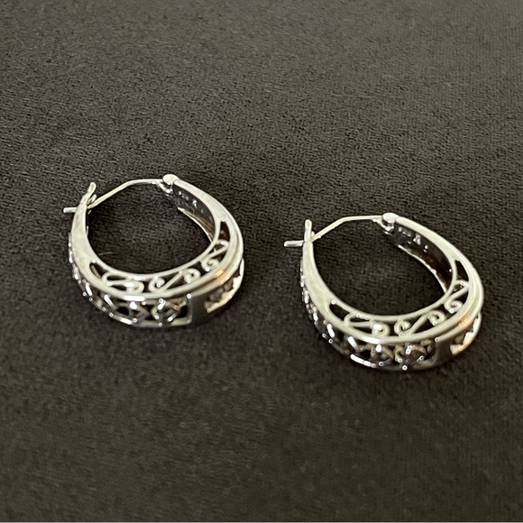 Elegant Sterling Silver 1/4 cttw Natural Diamond Hoop Earrings - Picture 6 of 9